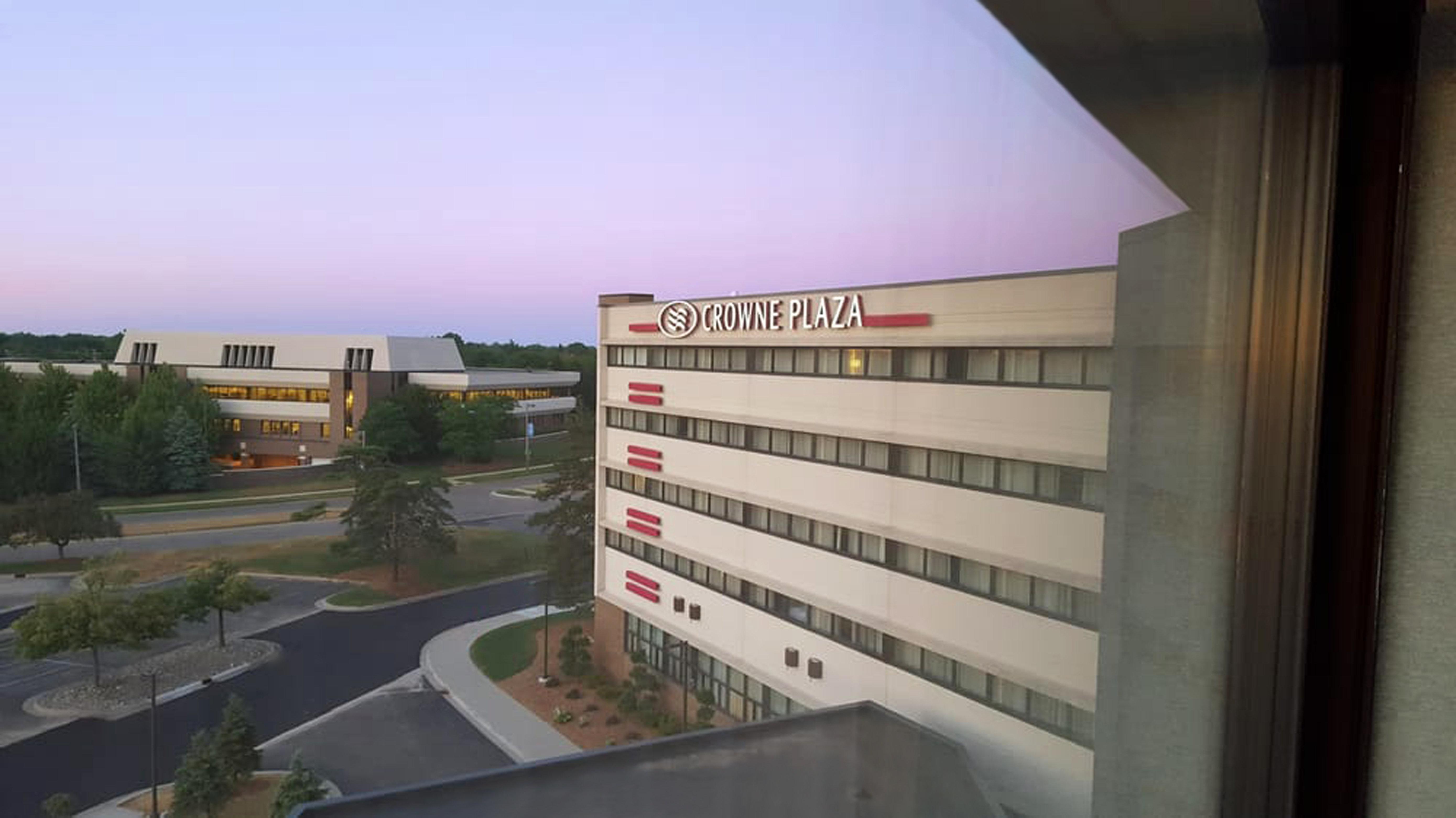 Crowne Plaza Lansing By Ihg Hotel Exterior foto